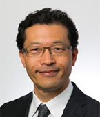 東京形成歯科研究会副会長、日本大学松戸歯学部臨床教授／日本口腔インプラント学会専門医・指導医・日本歯科放射線学会認定医 月岡 庸之